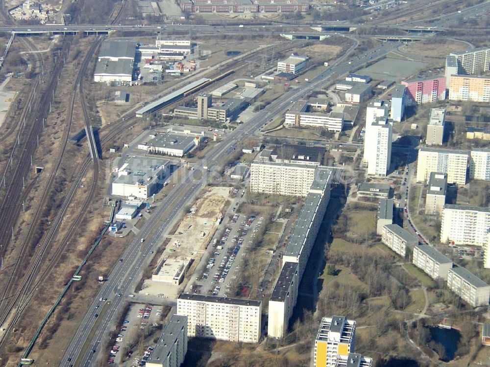 Berlin - MARZAHN von oben - Wohnsiedlung an der Märkischen Allee in Berlin-Marzahn. 16.03.03