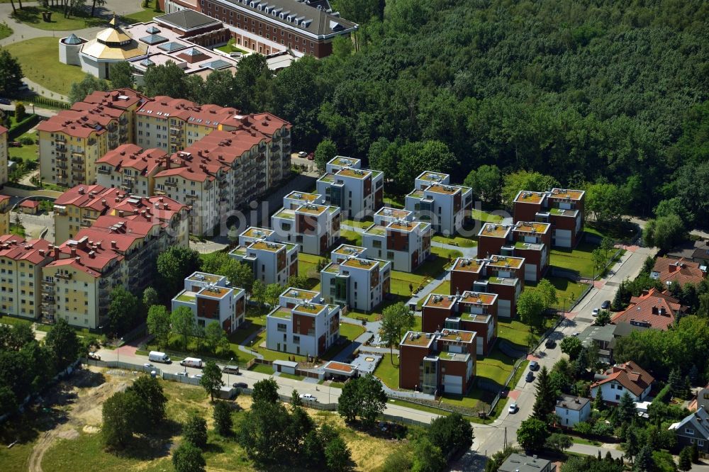 Warschau von oben - Wohnsiedlung Osiedle Hill Park Apartments in Warschau in der Woiwodschaft Masowien in Polen