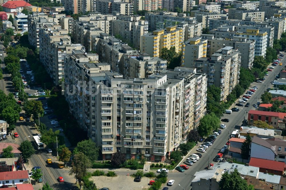 Luftbild Bukarest - Wohnsiedlung mit Plattenbau- Wohnhochhäusern in der Hauptstadt Bukarest in Rumänien