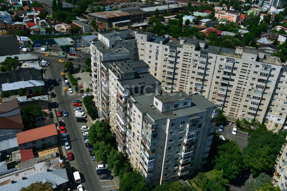 Bukarest von oben - Wohnsiedlung mit Plattenbau- Wohnhochhäusern in der Hauptstadt Bukarest in Rumänien