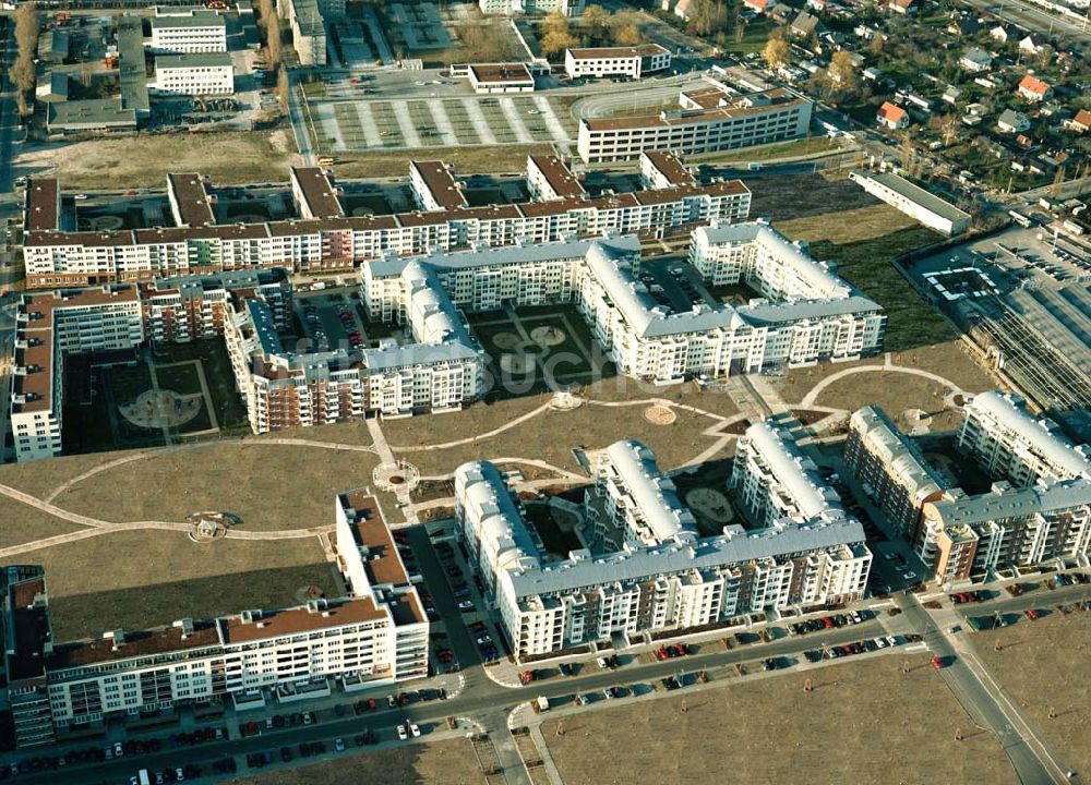 Berlin - Hohenschönhausen von oben - Wohnsiedlung Weiße Taube der Unternehmensgruppe Max Aicher an der Landsberger Allee in Berlin - Hohenschönhausen.