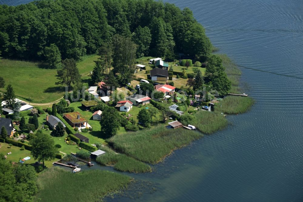 Zechlinerhütte aus der Vogelperspektive: Wohnsiedlung Der Werder an den westlichen See- Uferbereichen des Zootzensee in Zechlinerhütte im Bundesland Brandenburg