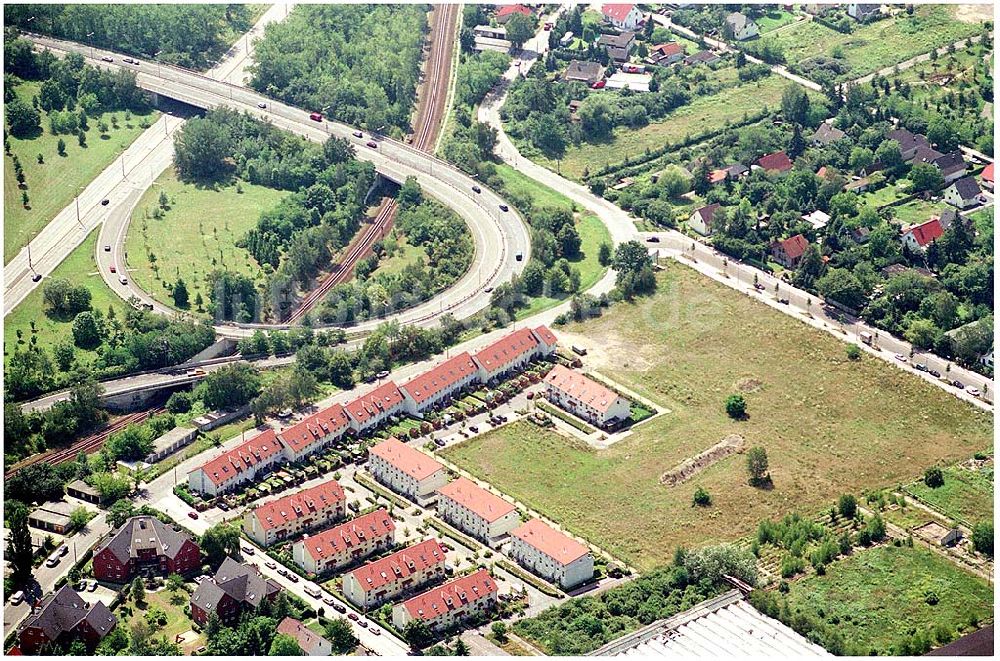 Berlin Altglienicke aus der Vogelperspektive: Wohnsiedlungs- und Baugelände der DEGEWO an der Kleetausiedlung in Altglienicke (zu Treptow-Köpenick) an der Kleeblatt-/Ewaldstraße