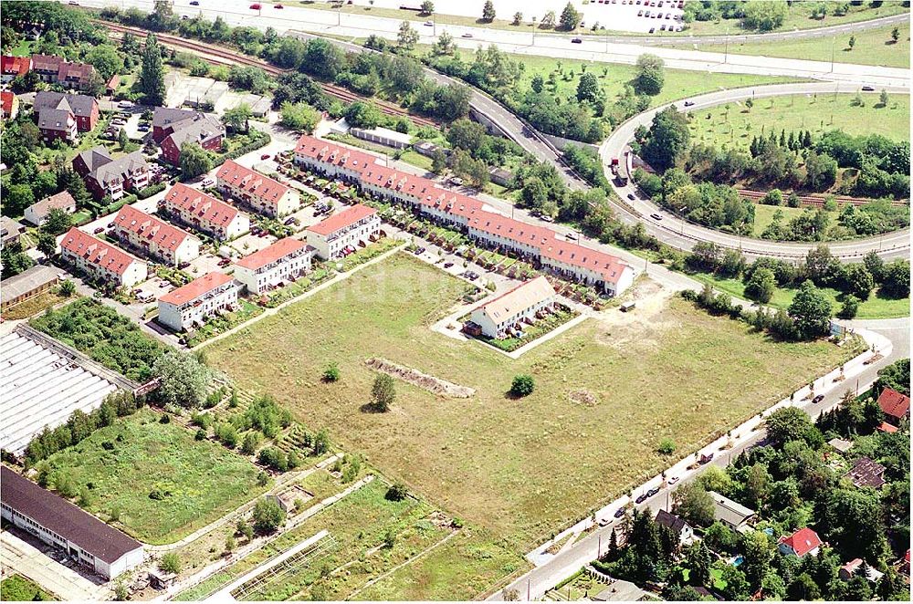 Luftaufnahme Berlin Altglienicke - Wohnsiedlungs- und Baugelände der DEGEWO an der Kleetausiedlung in Altglienicke (zu Treptow-Köpenick) an der Kleeblatt-/Ewaldstraße