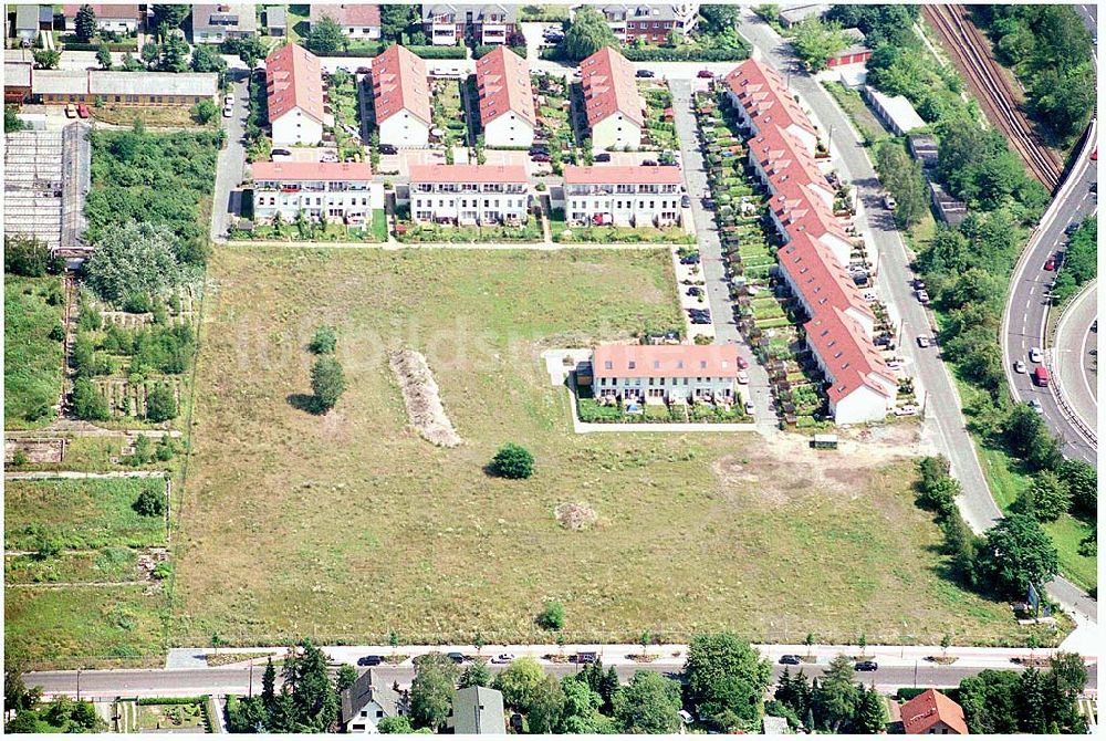 Luftbild Berlin Altglienicke - Wohnsiedlungs- und Baugelände der DEGEWO an der Kleetausiedlung in Altglienicke (zu Treptow-Köpenick) an der Kleeblatt-/Ewaldstraße