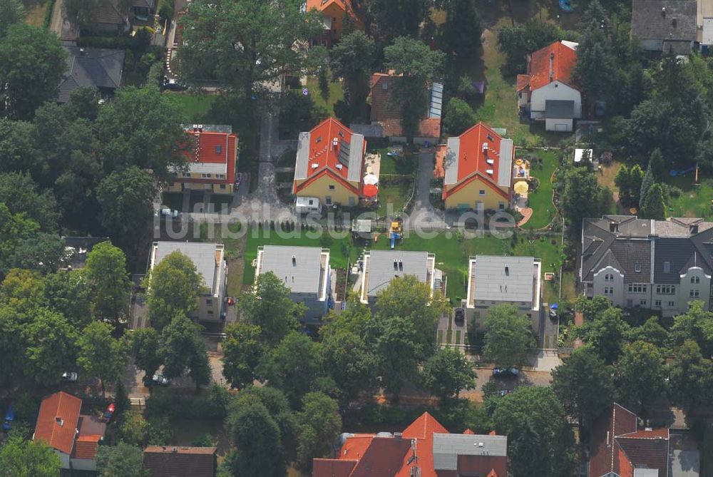 Berlin aus der Vogelperspektive: Wohnsiedlungsneubau der PREMIER-Deutschland GmbH, an der Bondickenstr./Nimrodstr. in Berlin-Reinickendorf