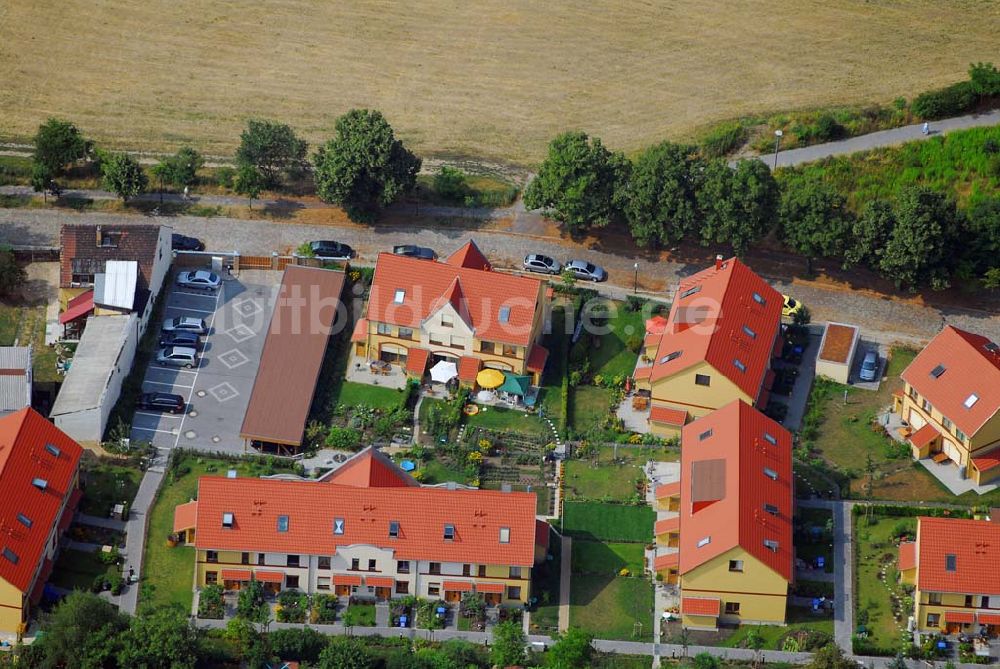 Luftaufnahme Berlin - Wohnsiedlungsneubau der PREMIER-Deutschland GmbH, an der Dorfstr. Am Alten Dorfanger in Berlin-Kaulsdorf