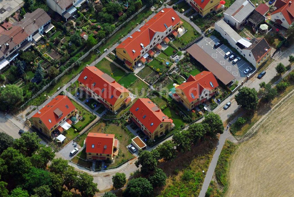 Luftbild Berlin - Wohnsiedlungsneubau der PREMIER-Deutschland GmbH, an der Dorfstr. Am Alten Dorfanger in Berlin-Kaulsdorf