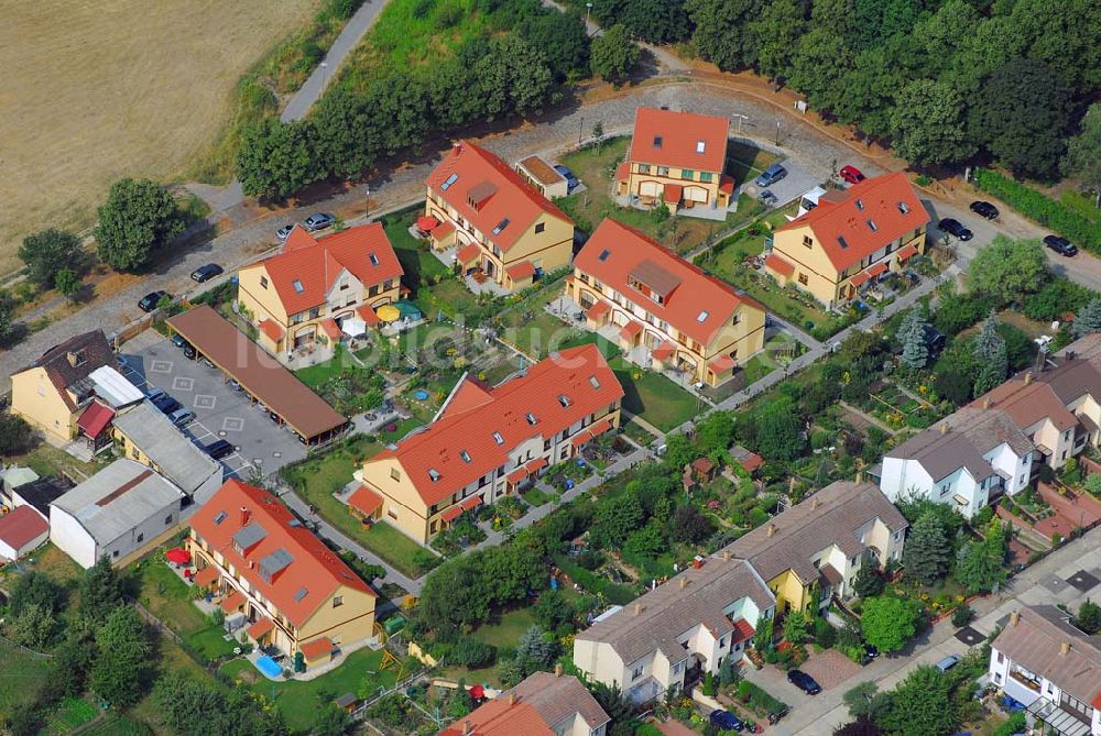 Luftbild Berlin - Wohnsiedlungsneubau der PREMIER-Deutschland GmbH, an der Dorfstr. Am Alten Dorfanger in Berlin-Kaulsdorf