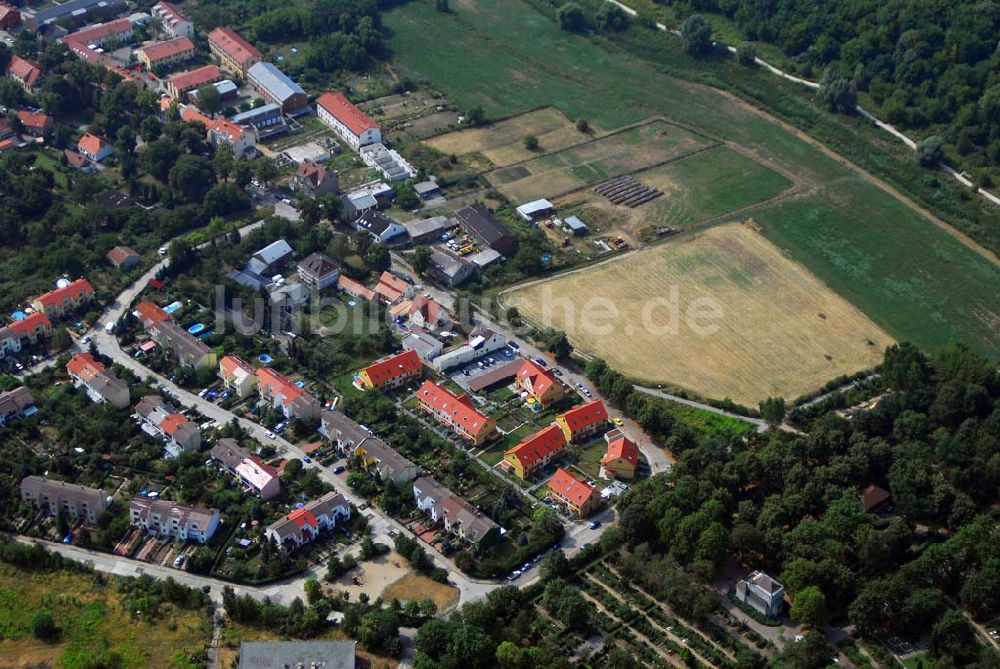 Luftbild Berlin - Wohnsiedlungsneubau der PREMIER-Deutschland GmbH, an der Dorfstr. Am Alten Dorfanger in Berlin-Kaulsdorf