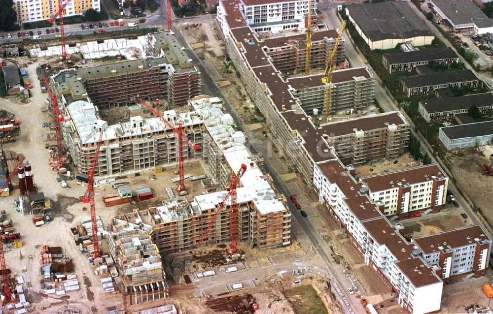 Berlin aus der Vogelperspektive: Wohnungsbau Landsberger Allee / Rhinstr.