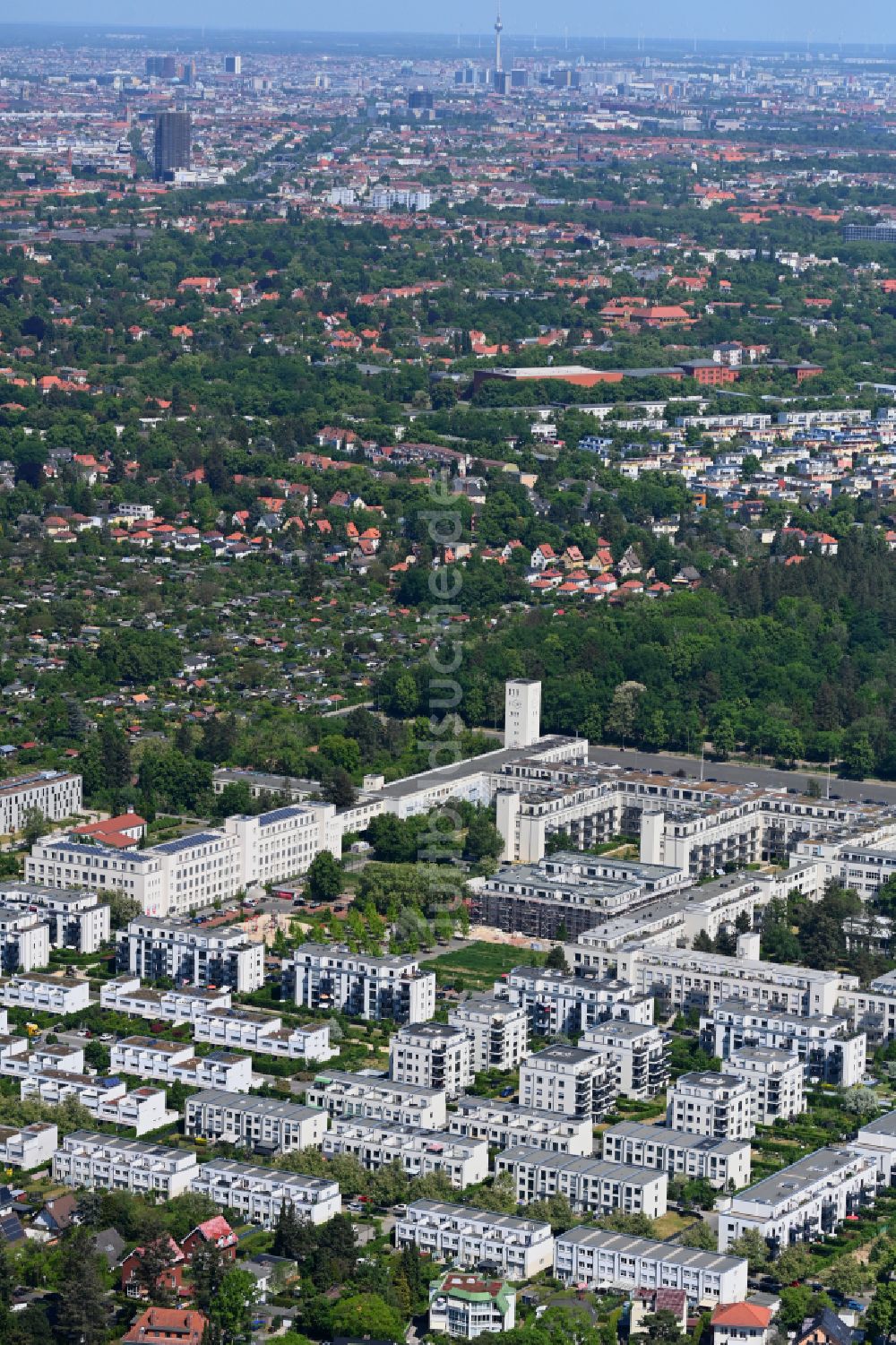 Berlin von oben - Wohnungsbauprojekt GreenLofts Monroe Park in Berlin-Lichterfelde