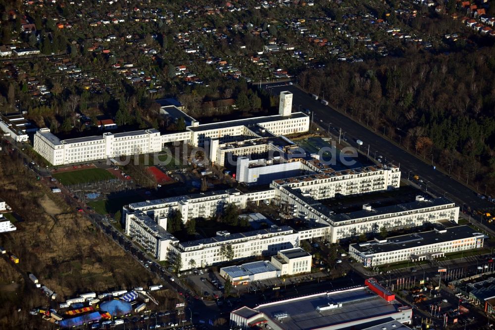 Luftaufnahme Berlin - Wohnungsbauprojekt Lesley Lofts auf dem Gelände der ehemaligen Telefunkenwerke bzw. der des ehemaligen US Army Hauptquartiers McNair Barracks in Berlin Lichterfelde