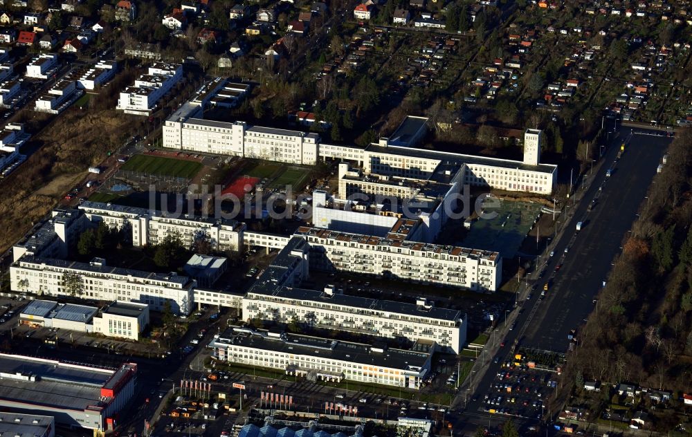 Berlin aus der Vogelperspektive: Wohnungsbauprojekt Lesley Lofts auf dem Gelände der ehemaligen Telefunkenwerke bzw. der des ehemaligen US Army Hauptquartiers McNair Barracks in Berlin Lichterfelde