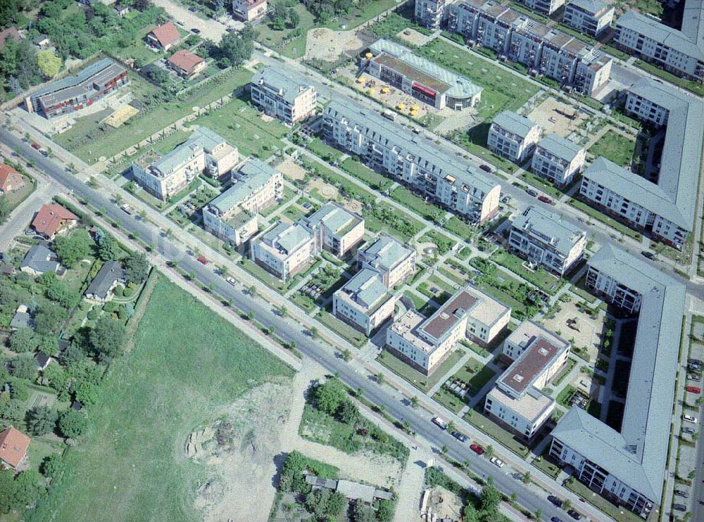 Berlin - Buchholz aus der Vogelperspektive: Wohnungsneubau an der Blankenfelder Straße in Berlin-Buchholz ( Stadtbezirk Berlin-Pankow).