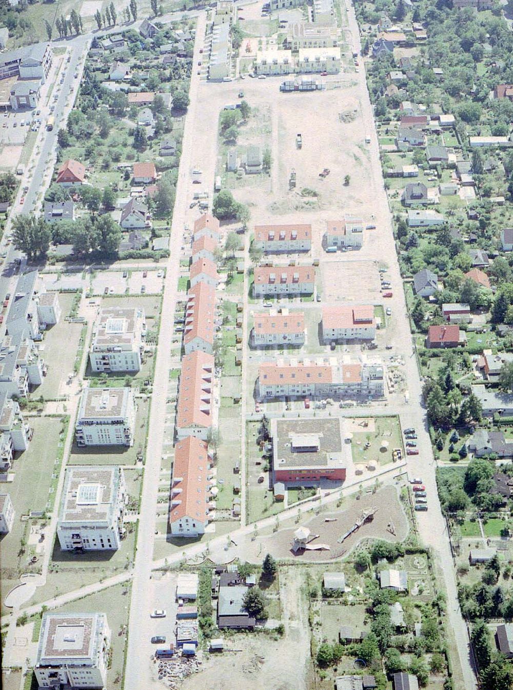 Luftbild Berlin - Wohnungsneubau an der Blankenfelder Straße in Berlin-Buchholz ( Stadtbezirk Berlin-Pankow).