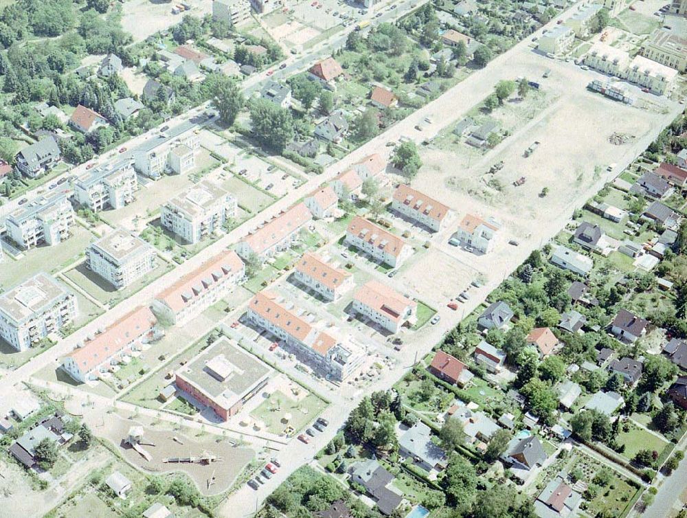 Luftaufnahme Berlin - Wohnungsneubau an der Blankenfelder Straße in Berlin-Buchholz ( Stadtbezirk Berlin-Pankow).