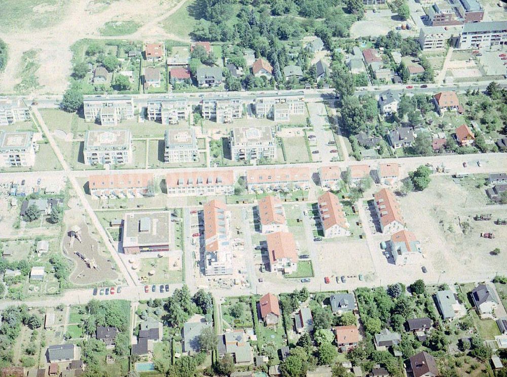 Berlin von oben - Wohnungsneubau an der Blankenfelder Straße in Berlin-Buchholz ( Stadtbezirk Berlin-Pankow).