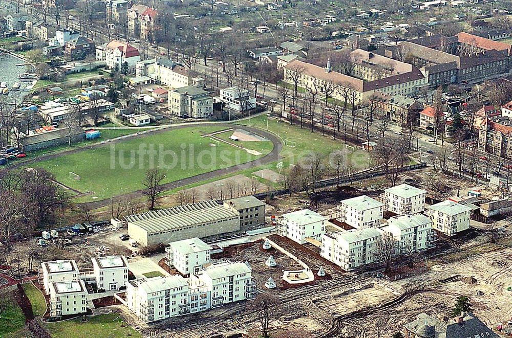 Potsdam von oben - 06.03.1995 Wohnungsneubau am Glienicker Horn an der Glienicker Brücke