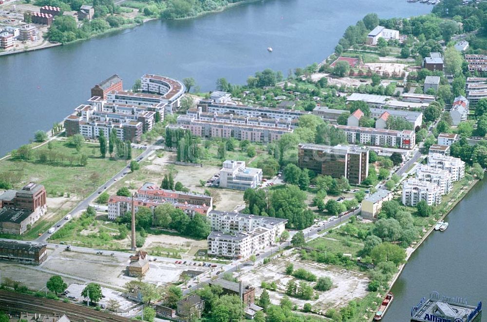 Luftaufnahme Berlin - Friedrichshain - Wohnungsneubau auf der Halbinsel Stralau an der Rummelsburger Bucht. Datum: 16.05.03