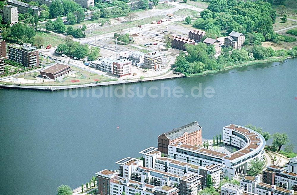 Berlin - Friedrichshain aus der Vogelperspektive: Wohnungsneubau auf der Halbinsel Stralau an der Rummelsburger Bucht. Datum: 16.05.03