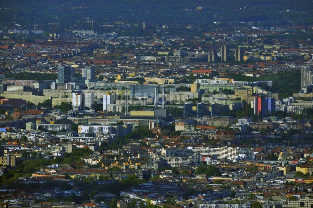 Luftbild Berlin - Wohnviertel an der Stadtteilgrenze Berlin Mitte - Berlin Kreuzberg