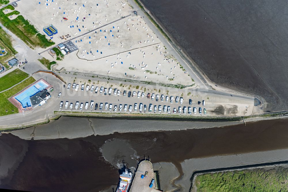 Luftaufnahme Wittmund - Wohnwagen und Wohnmobile auf dem Wohnmobilstellplatz Harlesiel in Wittmund im Bundesland Niedersachsen, Deutschland