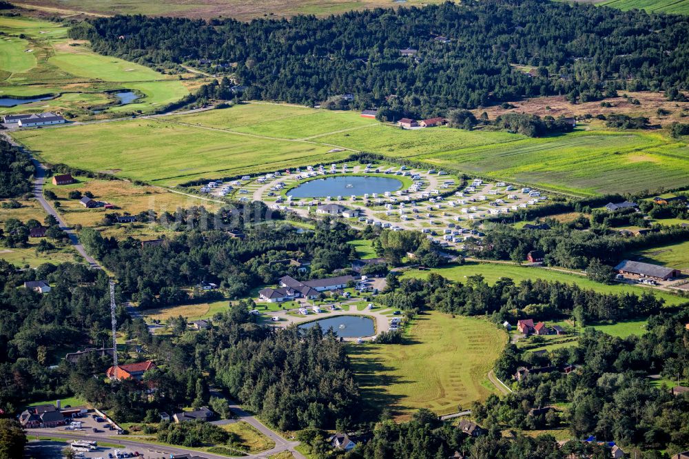 Römö aus der Vogelperspektive: Wohnwagen und Wohnmobile auf dem Wohnmobilstellplatz Oasen in Römö in Region Syddanmark, Dänemark