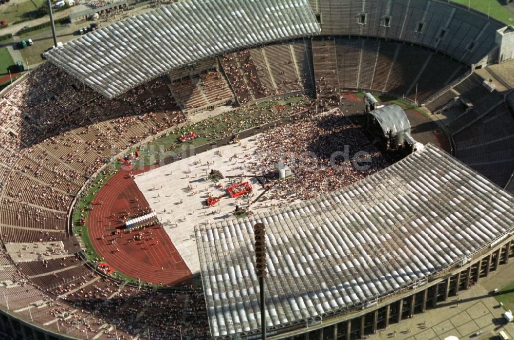 Berlin von oben - Wolfgang Petry - Konzert auf dem Sportstätten-Gelände der Arena des Stadion Olympiastadion in Berlin