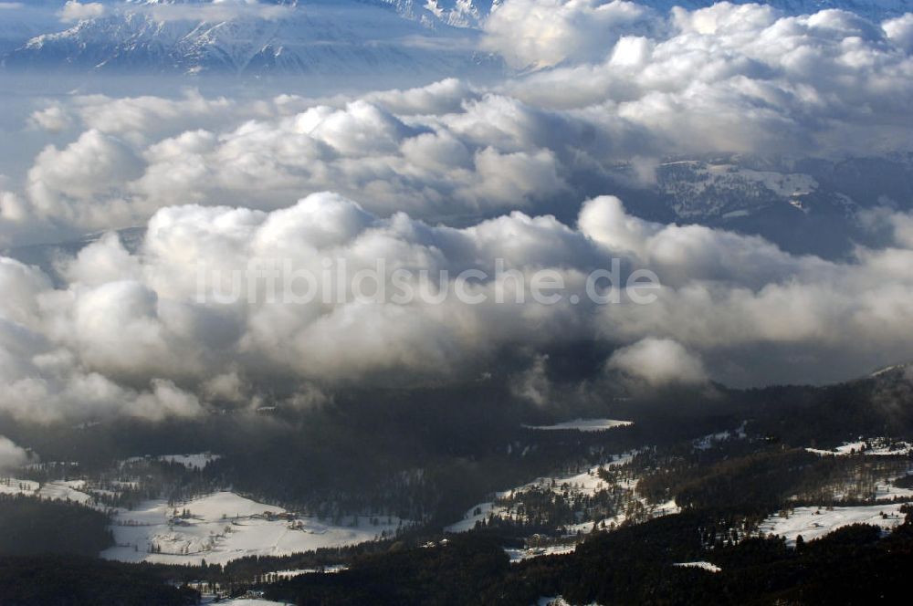 Luftbild San Costantino - Wolkenfelder über dem Schlern Gebirgsmassiv bei San Costantino