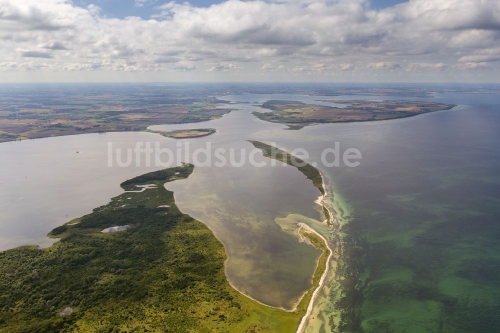 Insel Poel aus der Vogelperspektive: Wolkenverhangene Landschaft der Ostseeküste auf der Insel Poel im Bundesland Mecklenburg-Vorpommern