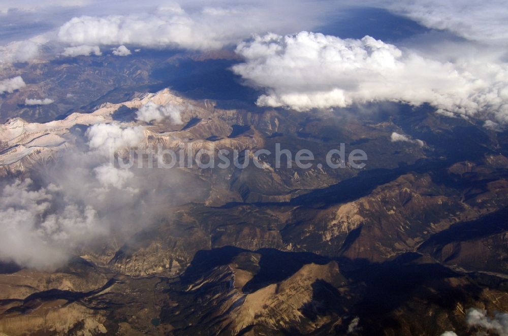 Luftbild Lleida - Wolkenverhangenes Gebirgsmassiv der Pyrenäen bei Lleida in der Provinz Katalonien an der Grenze von Spanien zu Frankreich