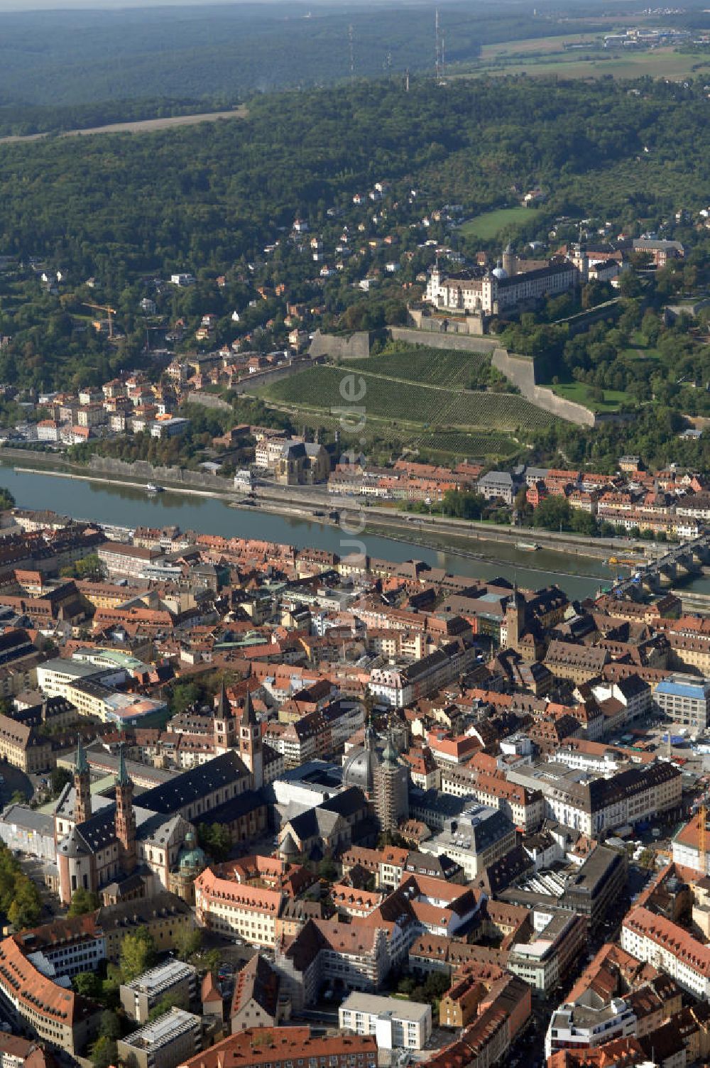 WÜRZBURG von oben - Würzberg mit der Festung Marienberg, der Marienkapelle und dem Würzburger Dom