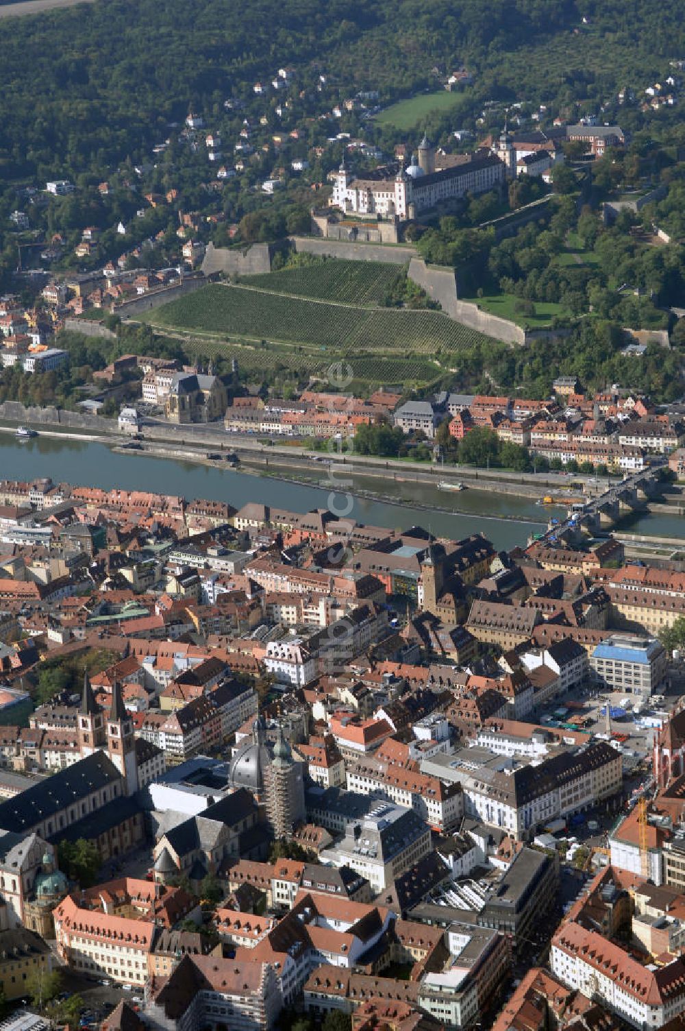 Luftaufnahme WÜRZBURG - Würzberg mit der Festung Marienberg, der Marienkapelle und dem Würzburger Dom