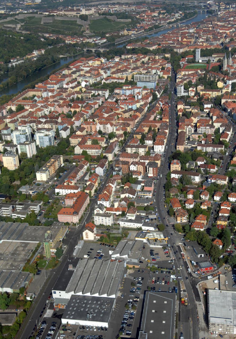 WÜRZBURG von oben - Würzburg am Main mit der MS Autovermietung Endres GmbH und der Mercedes-Benz Niederlassung