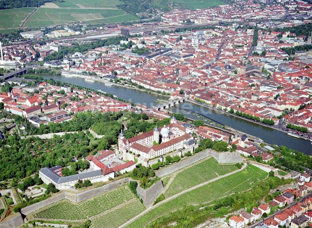 Würzburg / Bayern aus der Vogelperspektive: Würzburg mit dem Stadtzentrum.