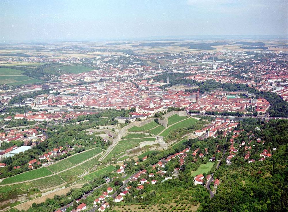 Würzburg / Bayern aus der Vogelperspektive: Würzburg mit dem Stadtzentrum.