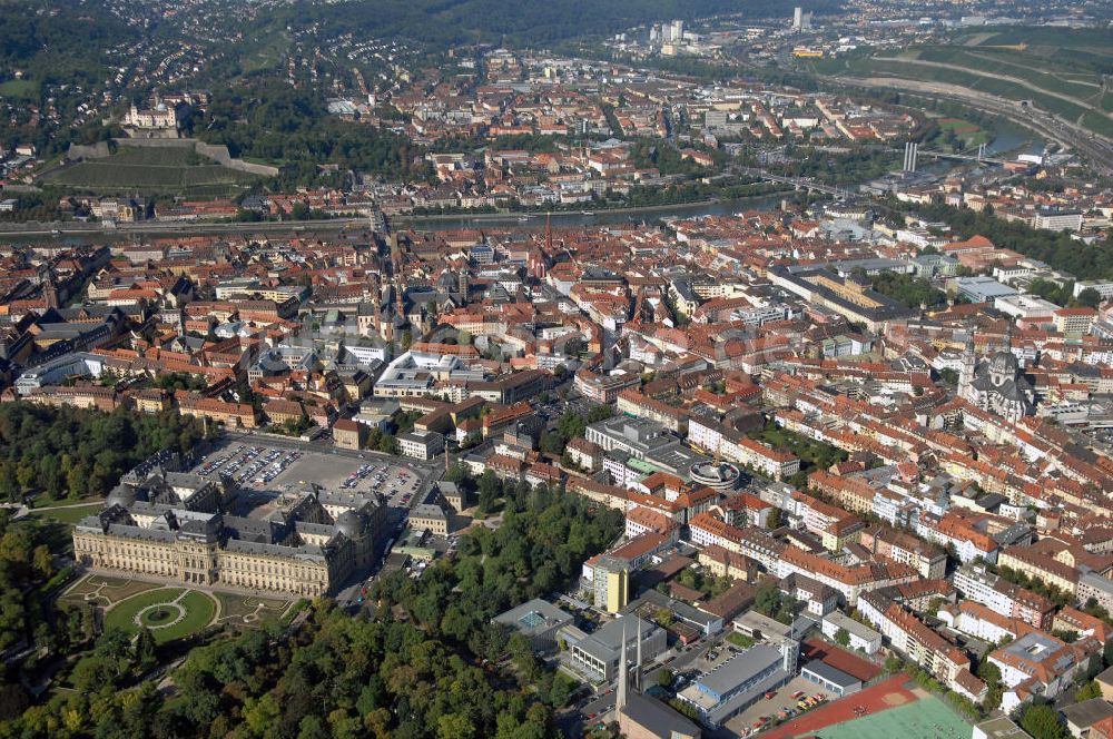 Würzburg von oben - Würzburger Residenz in Bayern