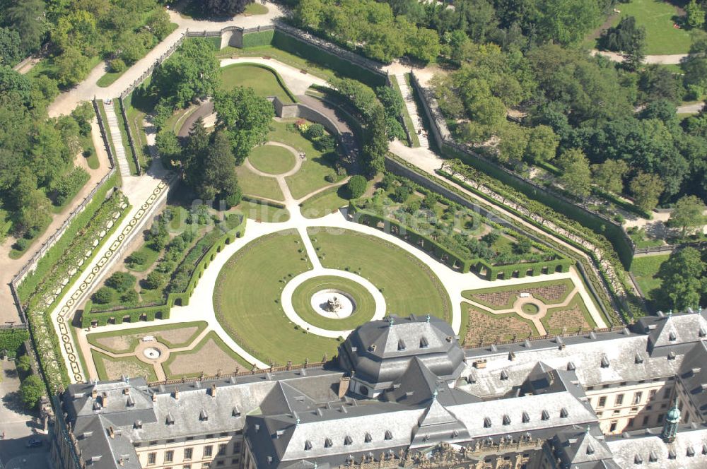 Würzburg aus der Vogelperspektive: Würzburger Residenz , einem barocken Residenzbau am Rande der Innenstadt von Würzburg