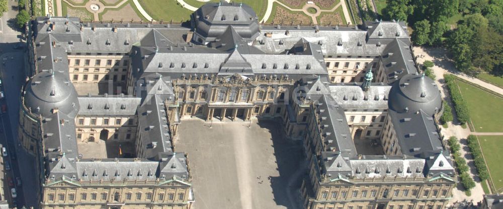 Luftbild Würzburg - Würzburger Residenz , einem barocken Residenzbau am Rande der Innenstadt von Würzburg