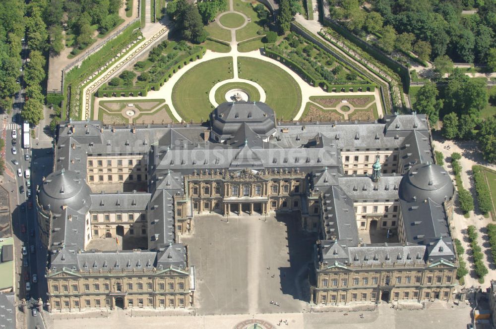 Würzburg aus der Vogelperspektive: Würzburger Residenz , einem barocken Residenzbau am Rande der Innenstadt von Würzburg