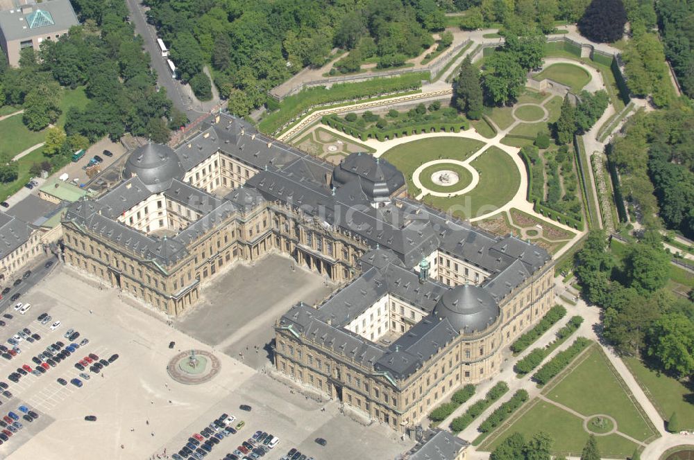 Luftbild Würzburg - Würzburger Residenz , einem barocken Residenzbau am Rande der Innenstadt von Würzburg