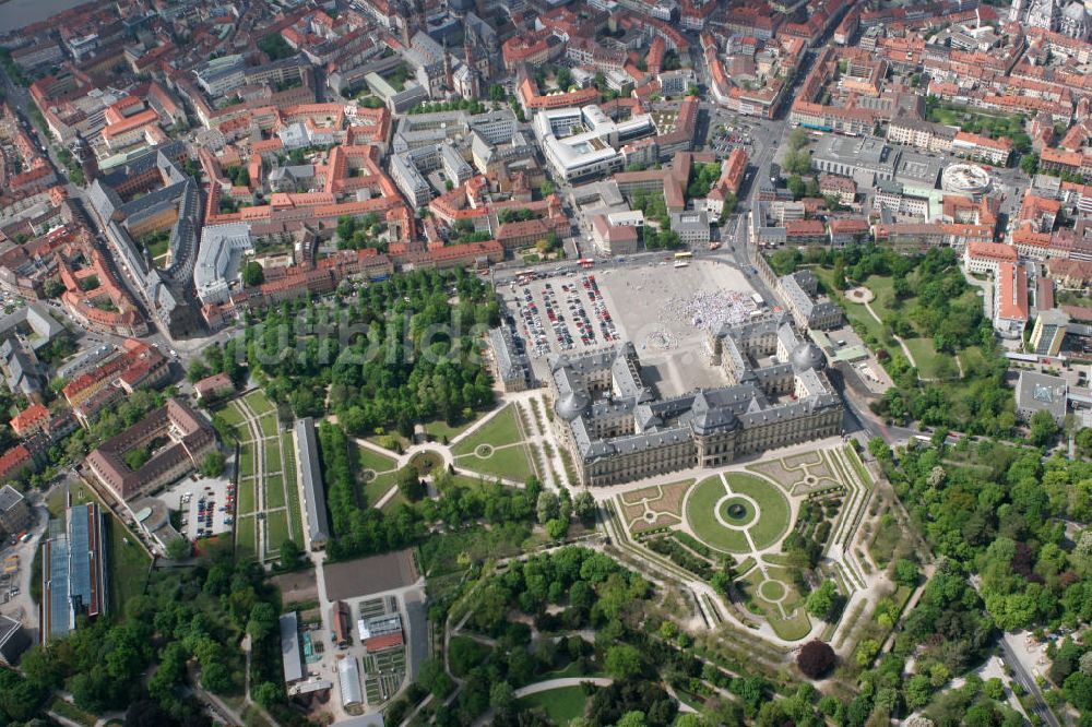 Würzburg von oben - Würzburger Residenz , einem barocken Residenzbau am Rande der Innenstadt von Würzburg