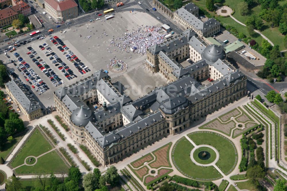 Würzburg aus der Vogelperspektive: Würzburger Residenz , einem barocken Residenzbau am Rande der Innenstadt von Würzburg