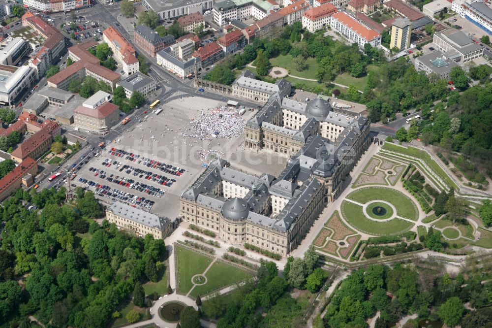 Luftaufnahme Würzburg - Würzburger Residenz , einem barocken Residenzbau am Rande der Innenstadt von Würzburg