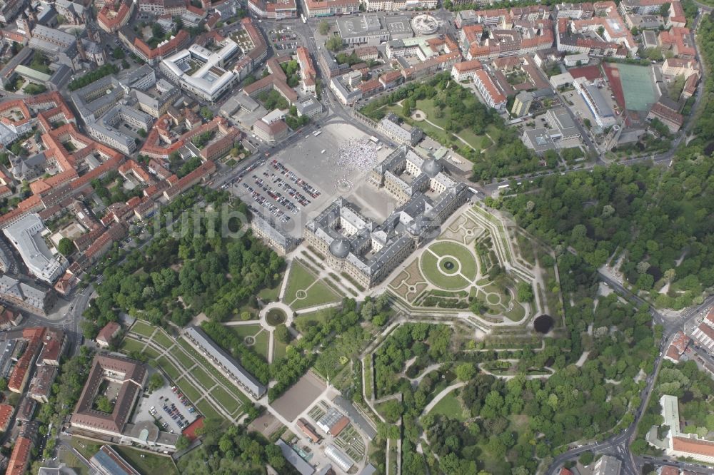 Würzburg von oben - Würzburger Residenz mit Hofgarten und Residenzplatz in Würzburg im Bundesland Bayern