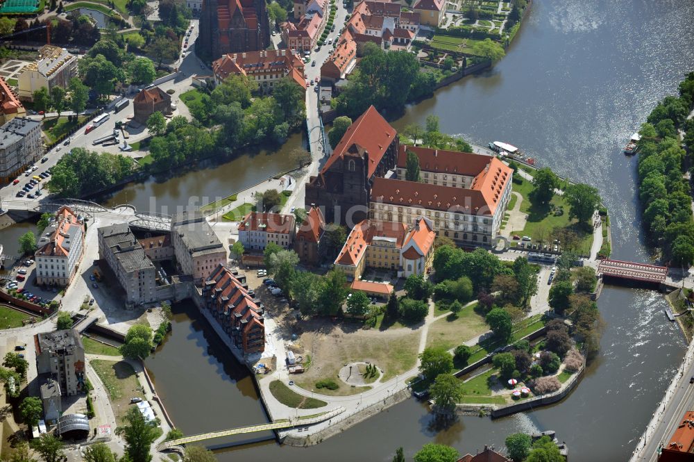 Wroclaw - Breslau aus der Vogelperspektive: Wyspa Piasek - Sandinsel am Ufer des Flußverlaufes der Oder in Wroclaw - Breslau in Woiwodschaft Niederschlesien, Polen