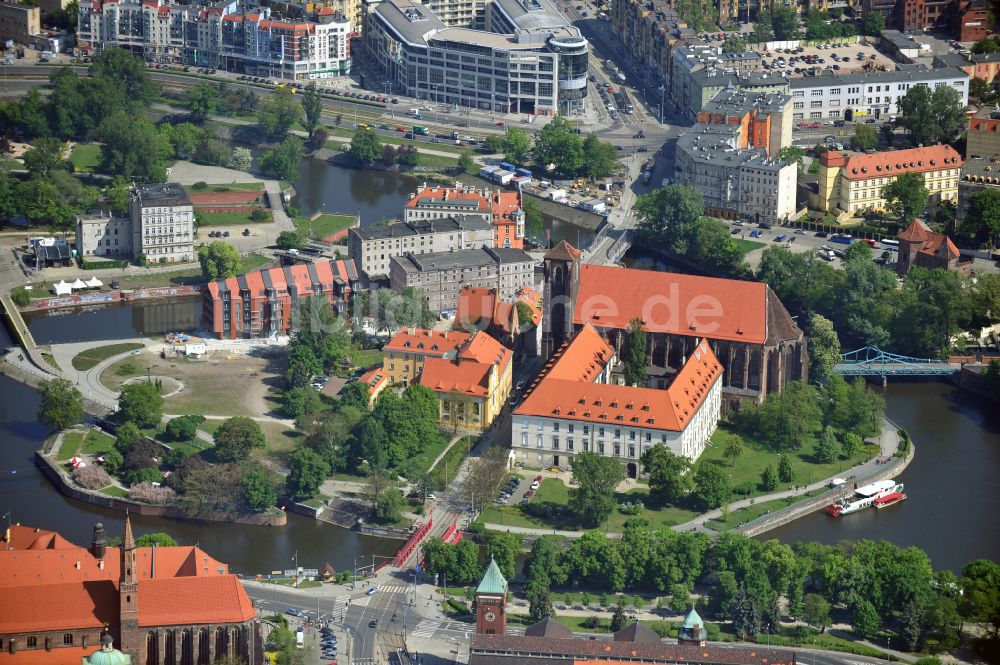 Luftaufnahme Wroclaw - Breslau - Wyspa Piasek - Sandinsel am Ufer des Flußverlaufes der Oder in Wroclaw - Breslau in Woiwodschaft Niederschlesien, Polen