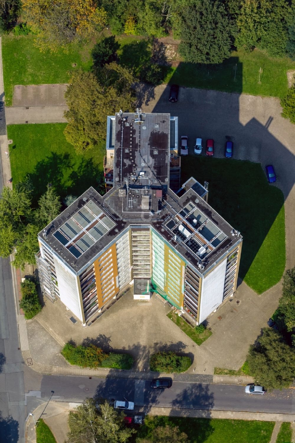 Luftaufnahme Hattingen OT Welper - Y-Hochhaus im Ortsteil Welper in Hattingen im Bundesland Nordrhein-Westfalen