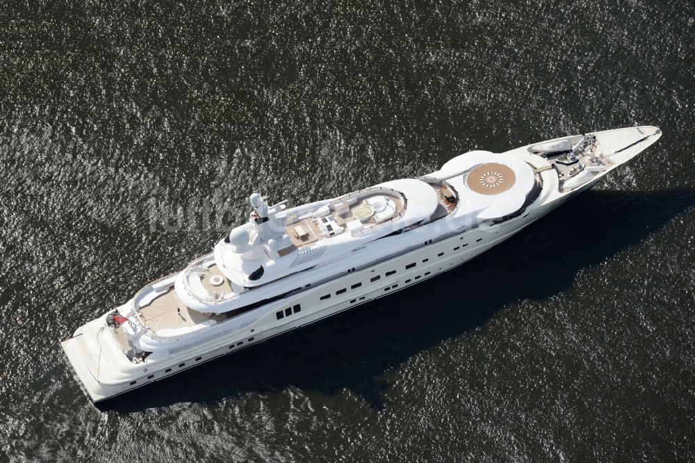 Luftbild Bremen - Yacht Pelorus auf dem Fluss Weser beim Stadtteil Vegesack in Bremen